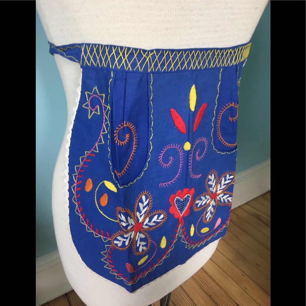 Vintage 1972 Embroidered Child’s Apron- Portuguese